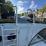 Cozy Cabin At Houseboat