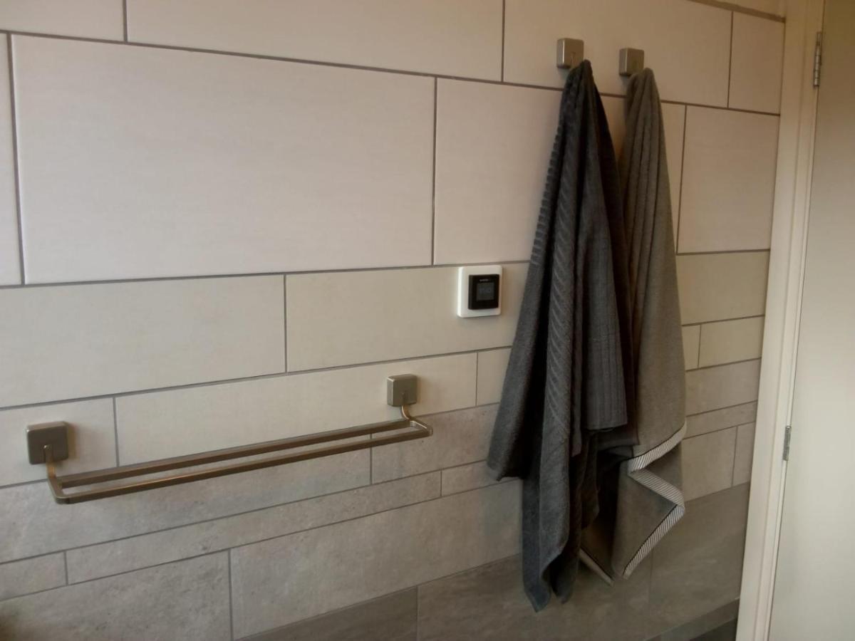 Aldo, Not For Parties, Not A Hotel, With Shared Bathroom, No Kitchen Homestay