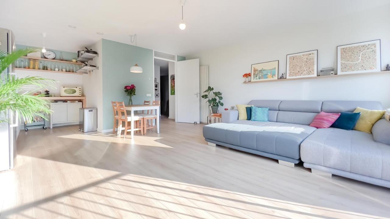 Beautiful & Bright In Apartment *