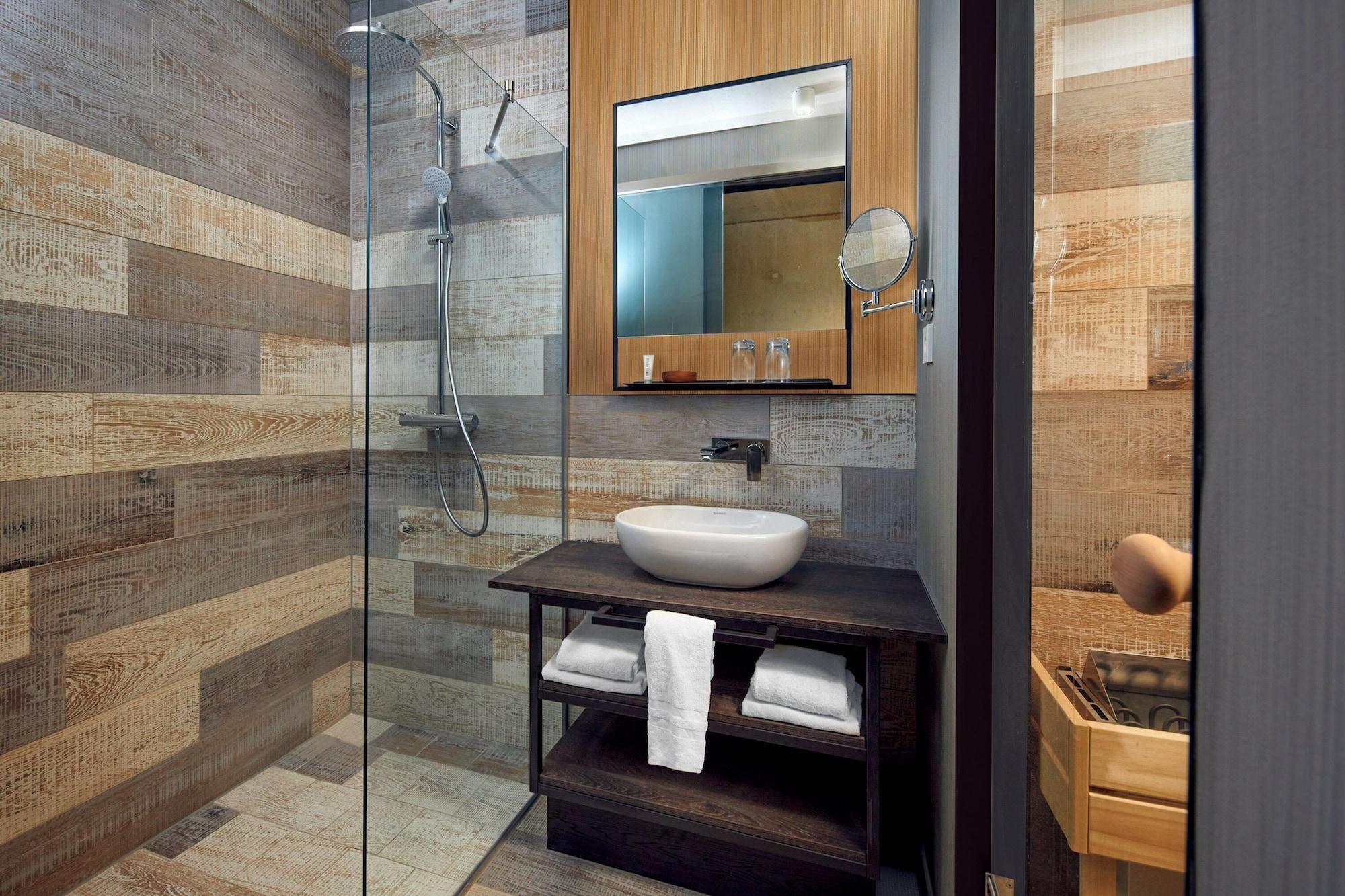 Inntel Landmark Khách sạn 4*