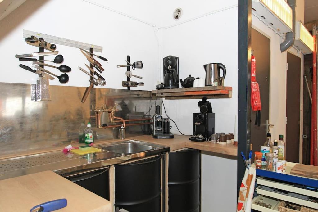 Warehouse In Spacious Industrial Workshop Appartement