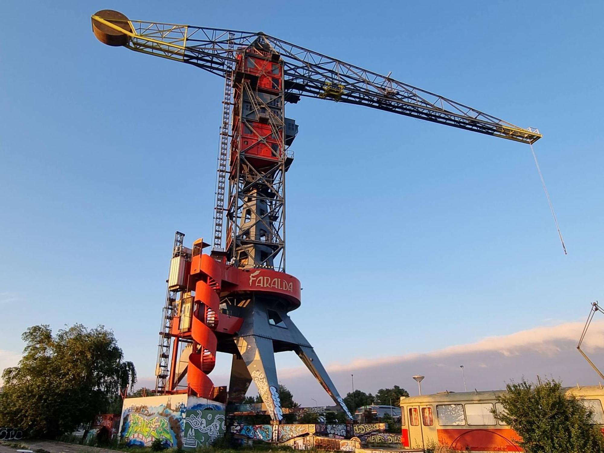 Crane Faralda Khách sạn 5*