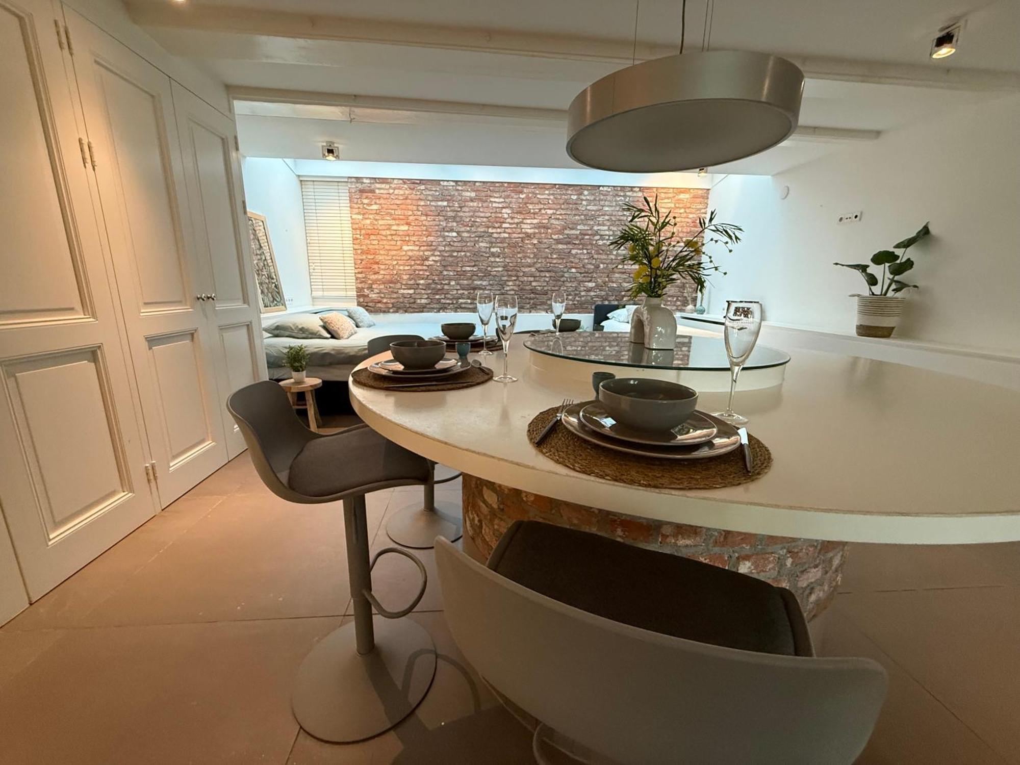 Elegant Canal-side In Heart Of Apartamento