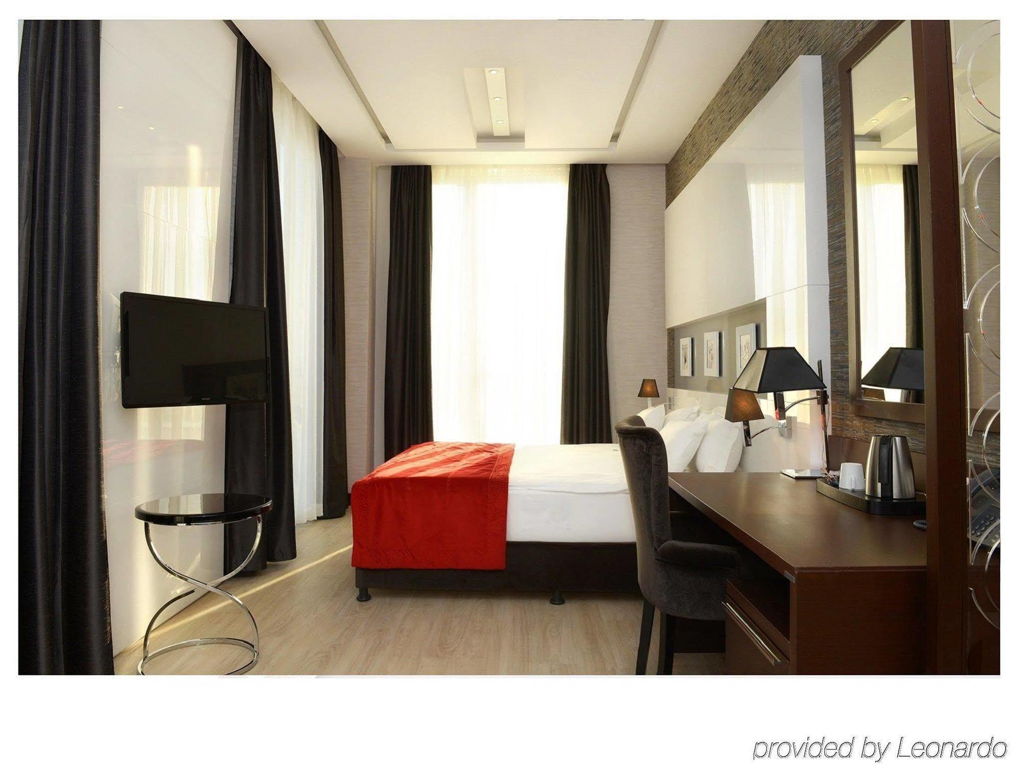 Grand Downtown Hotel 4*