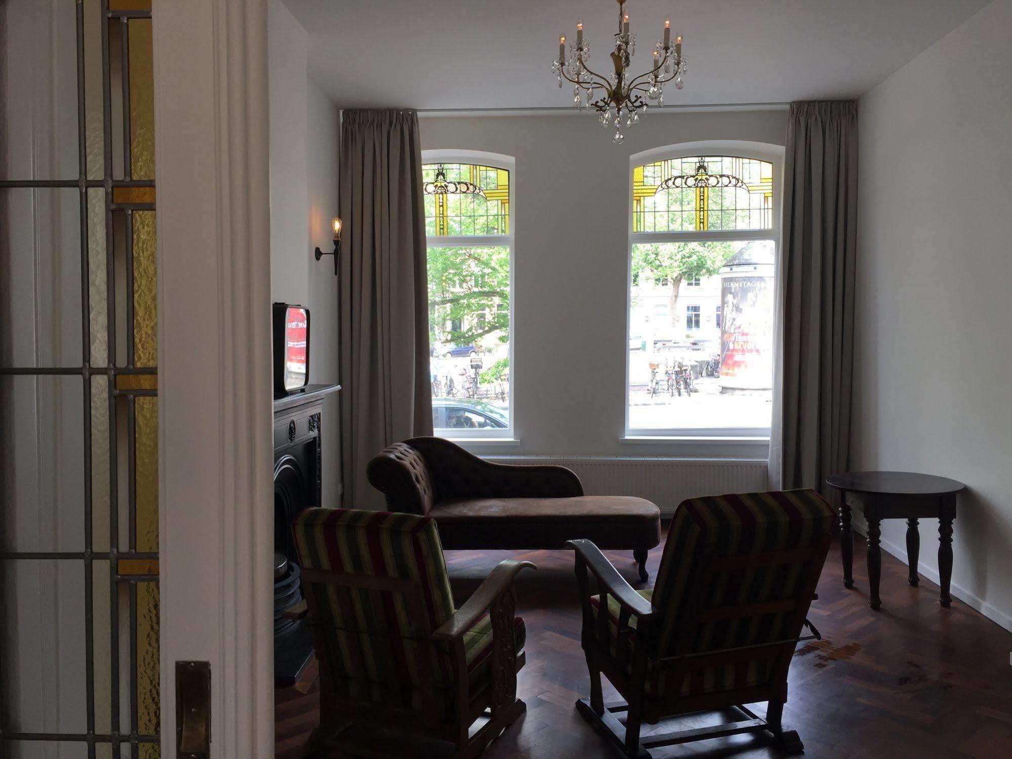 Nine-t-teen Bed And Boutique Bed & Breakfast 3*