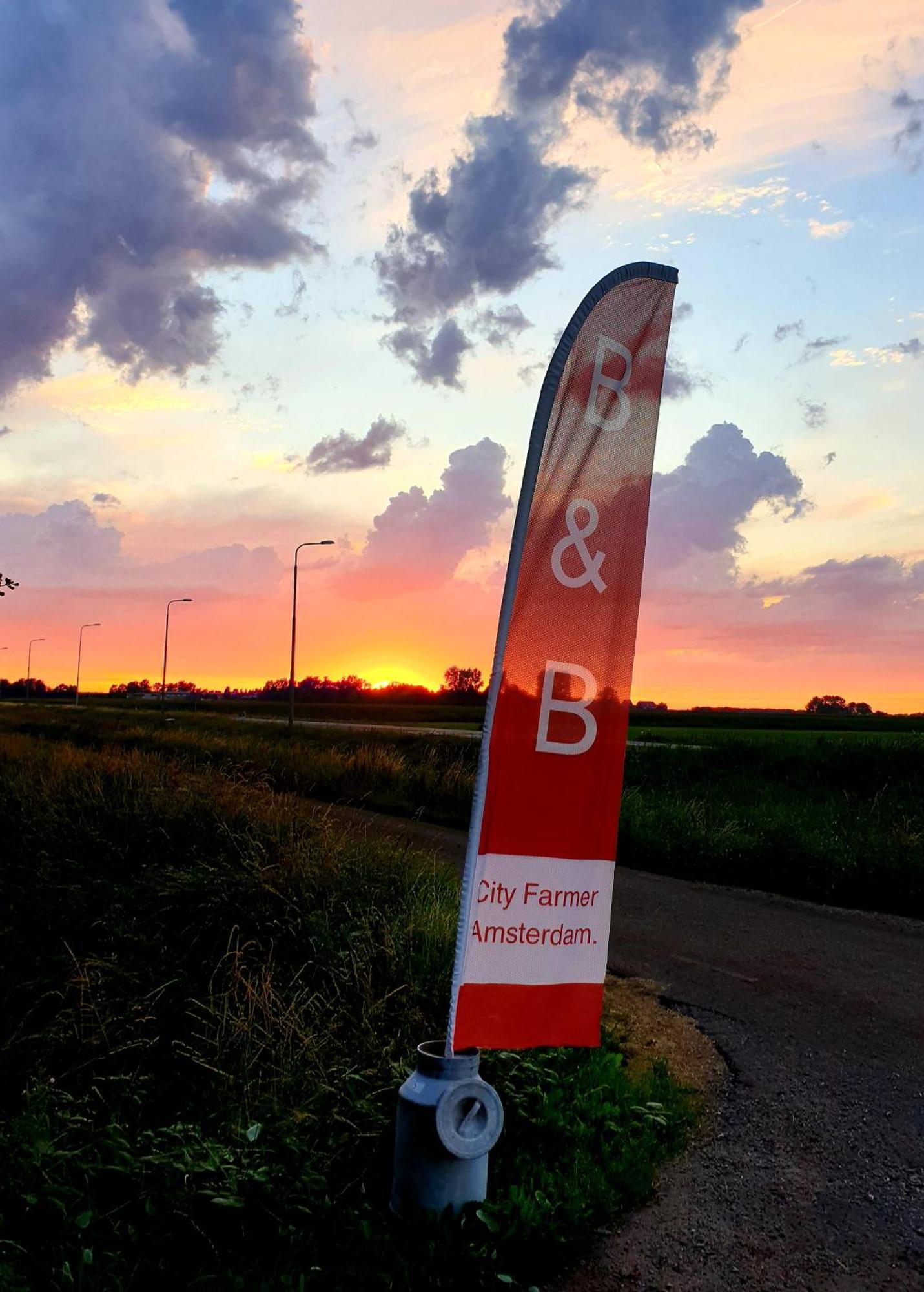 Farmer , Bed, Bike And Breakfast In Bed & Breakfast