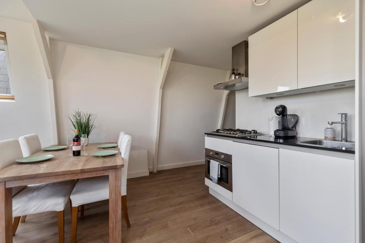 Central Top Floor With Private Balcony - Apt 3 Apartment