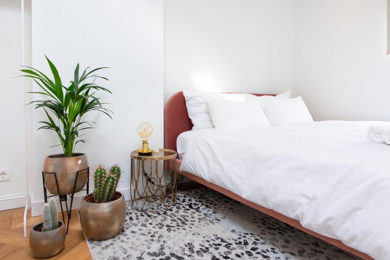Trendy 2 Bedroom On Perfect Location Căn hộ *