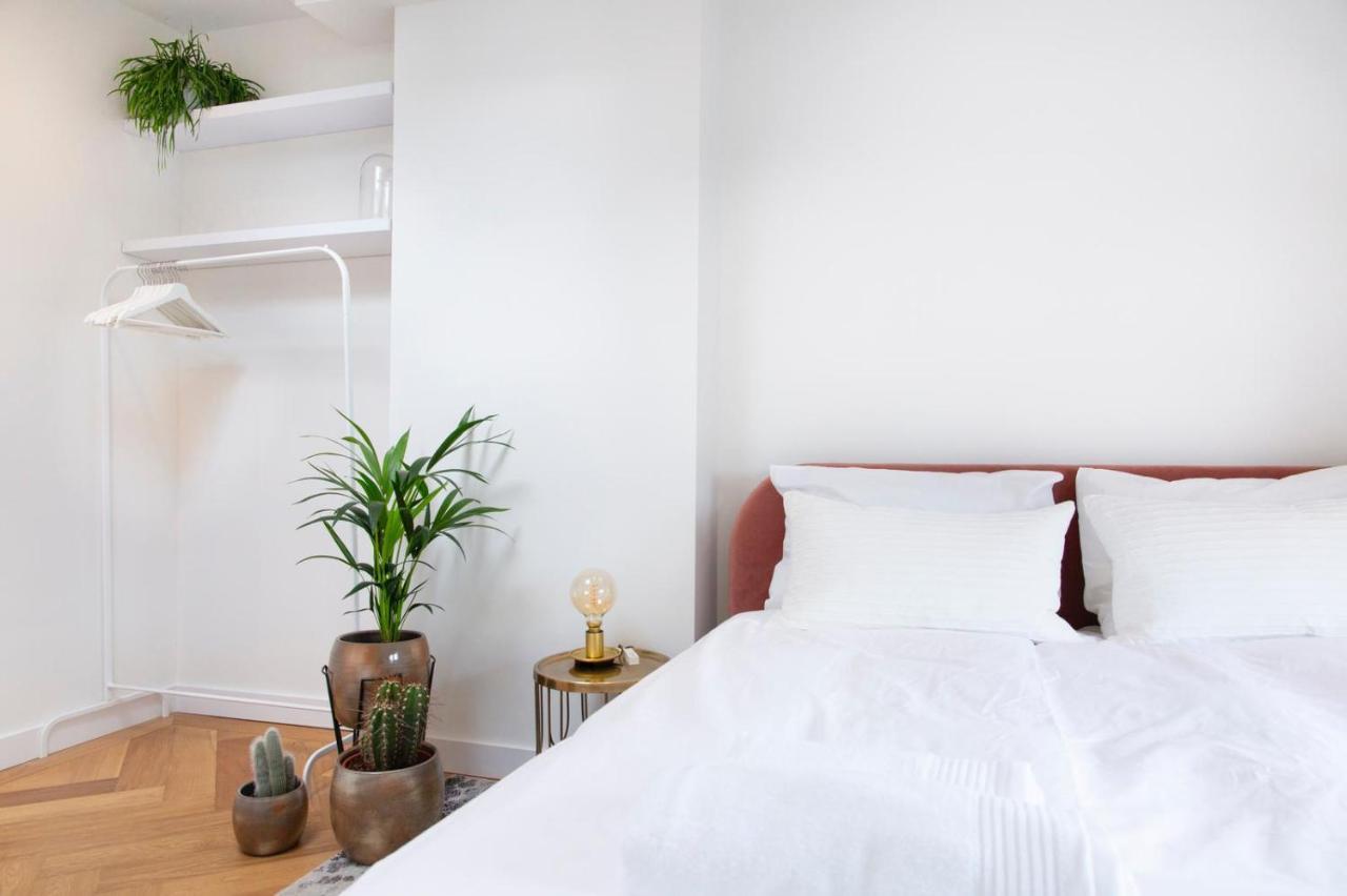 Trendy 2 Bedroom On Perfect Location Căn hộ *
