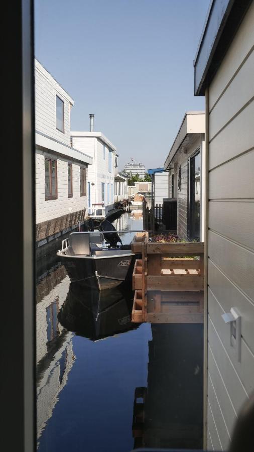 Houseboat Apartment With Water Terrace, Free Bikes & Fast Wifi