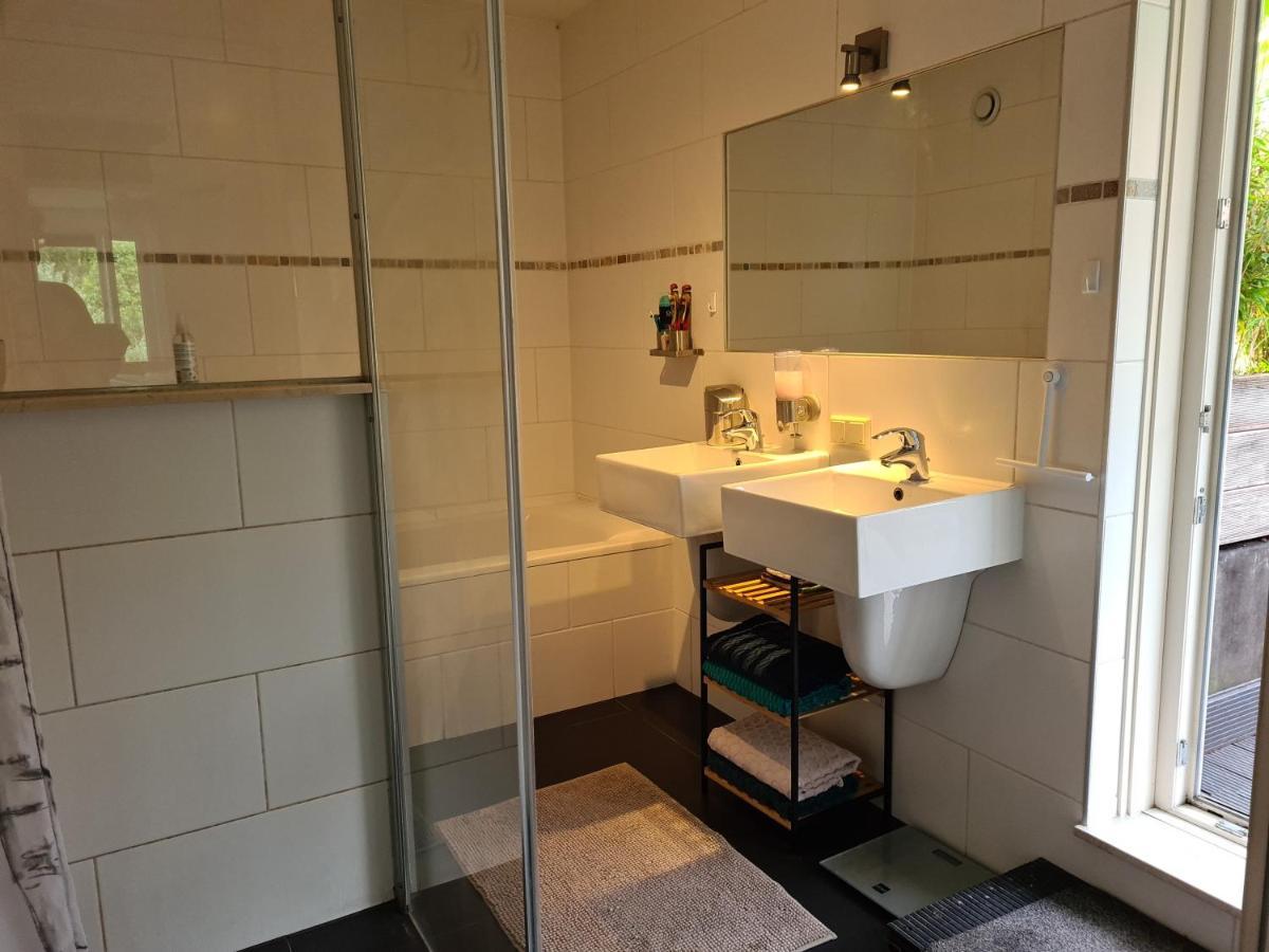 Johan's B&b, Dakterras & Goedkoop Parkeren - Sinds 2014