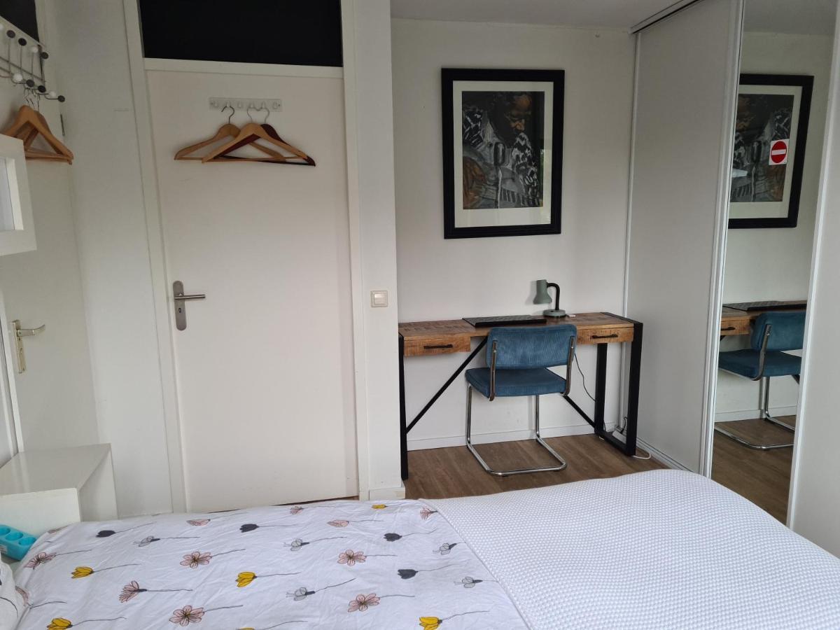 Johan's B&b, Dakterras & Goedkoop Parkeren - Sinds 2014 Homestay