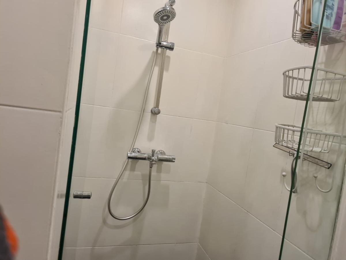 Apartamento 1 Bedroom 15 Min By Tram To Centre! Amesterdão