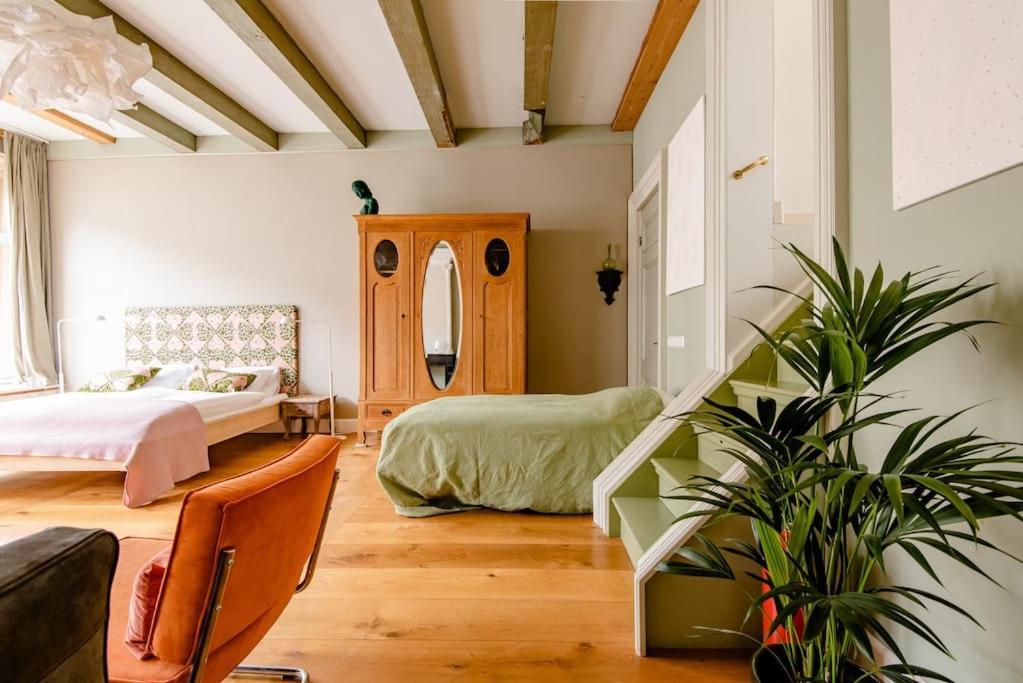 Stunning In The Center Of Old Apartment *