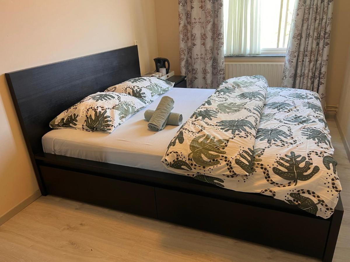 Séjour chez l'habitant Private Bedroom In - 1 Min Walk Metro & Free Parking *