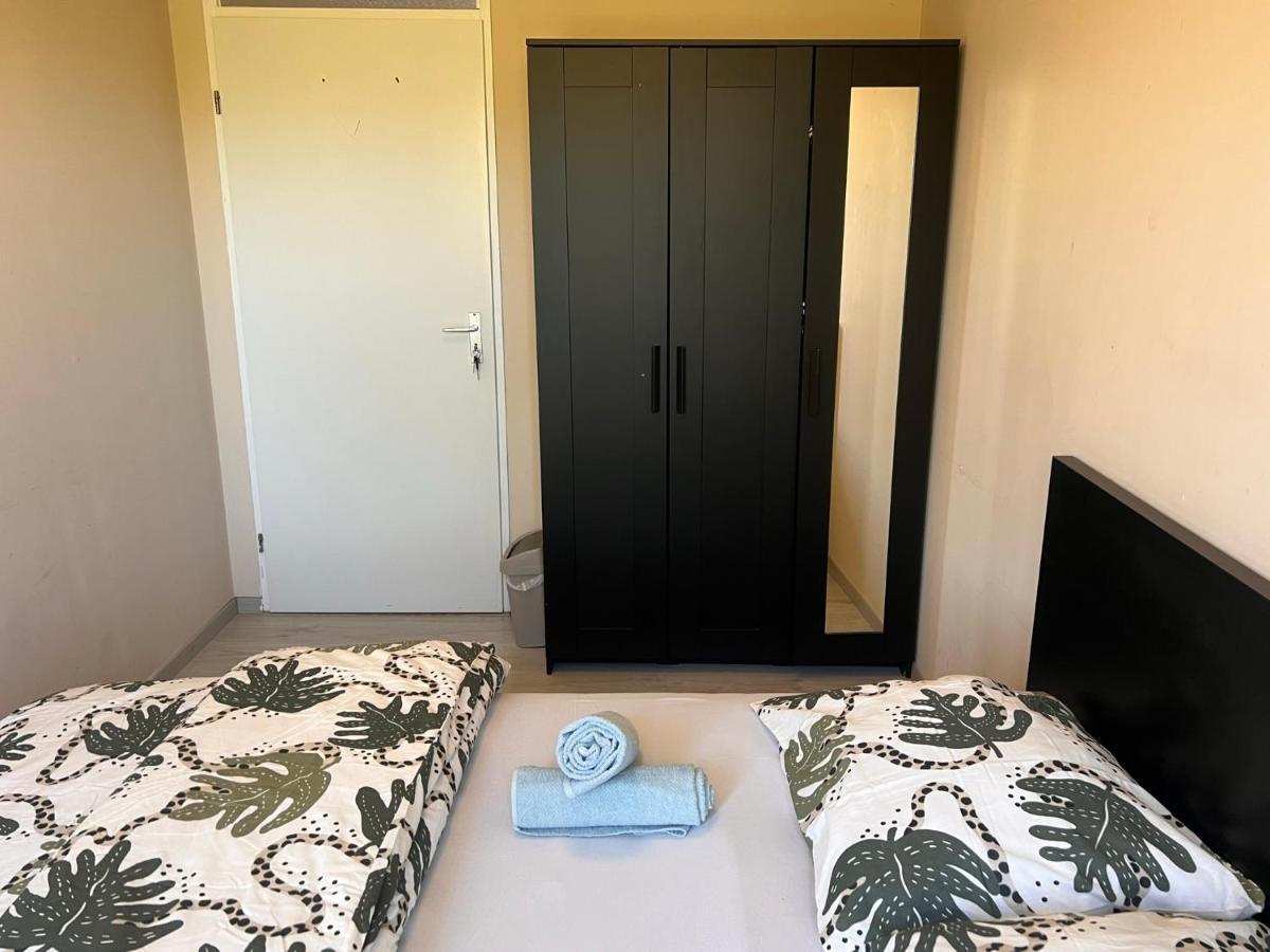 Séjour chez l'habitant Private Bedroom In - 1 Min Walk Metro & Free Parking Amsterdam