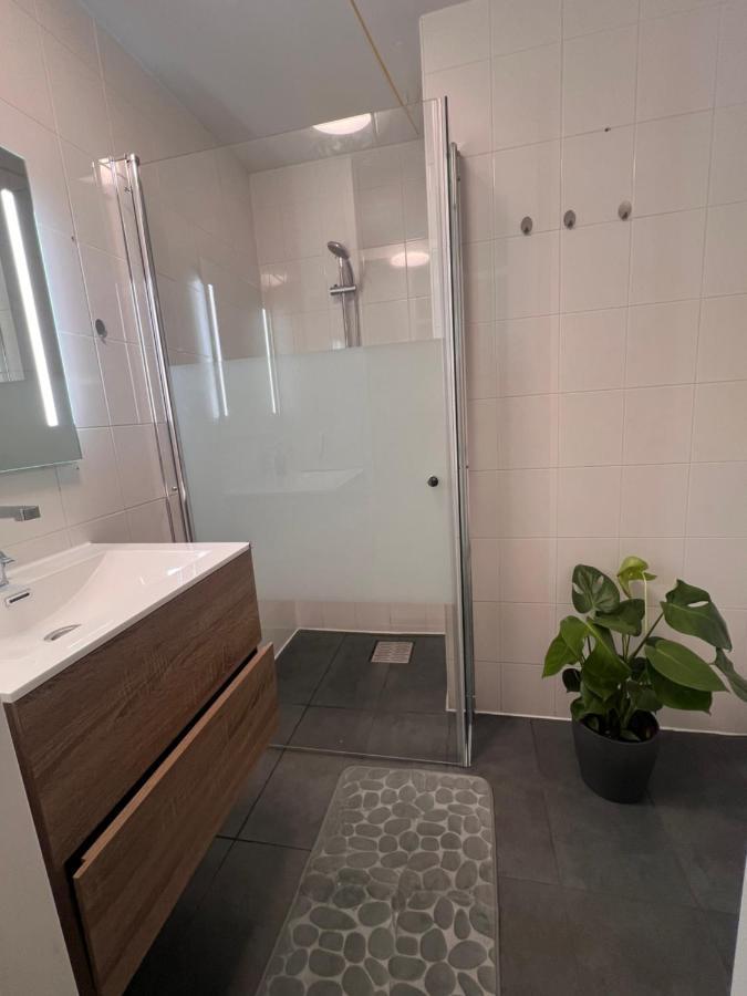 Private Bedroom In - 1 Min Walk Metro & Free Parking Séjour chez l'habitant *
