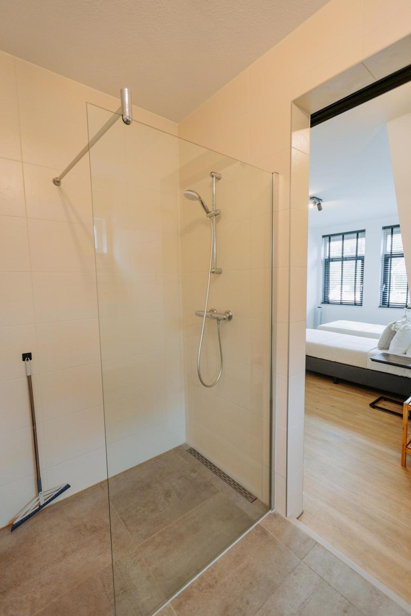 Dutch Design With 6 Luxurious Bedrooms Amesterdão
