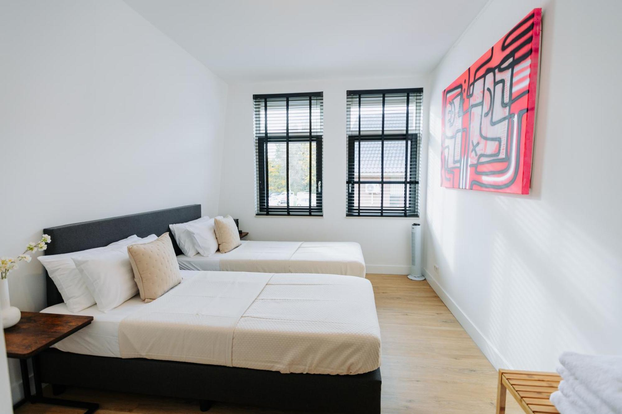 Dutch Design With 6 Luxurious Bedrooms Amesterdão