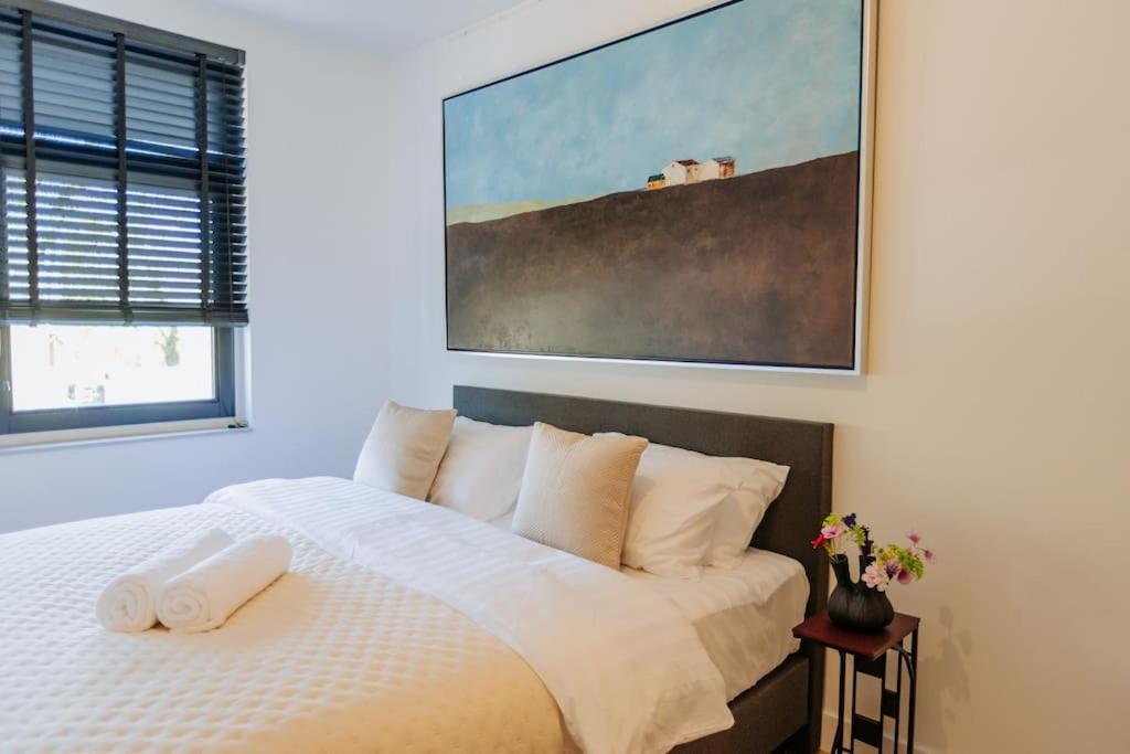 Biệt thự Brand New Bright & Luxurious In Amsterdam! *