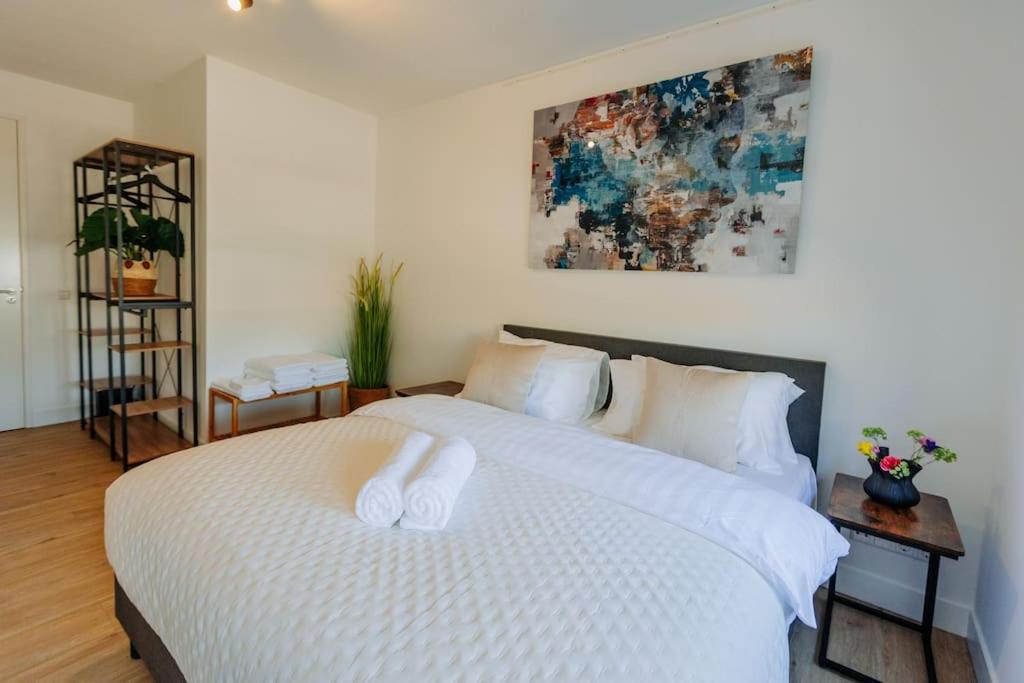 Brand New Bright & Luxurious In Amsterdam! Biệt thự Amsterdam
