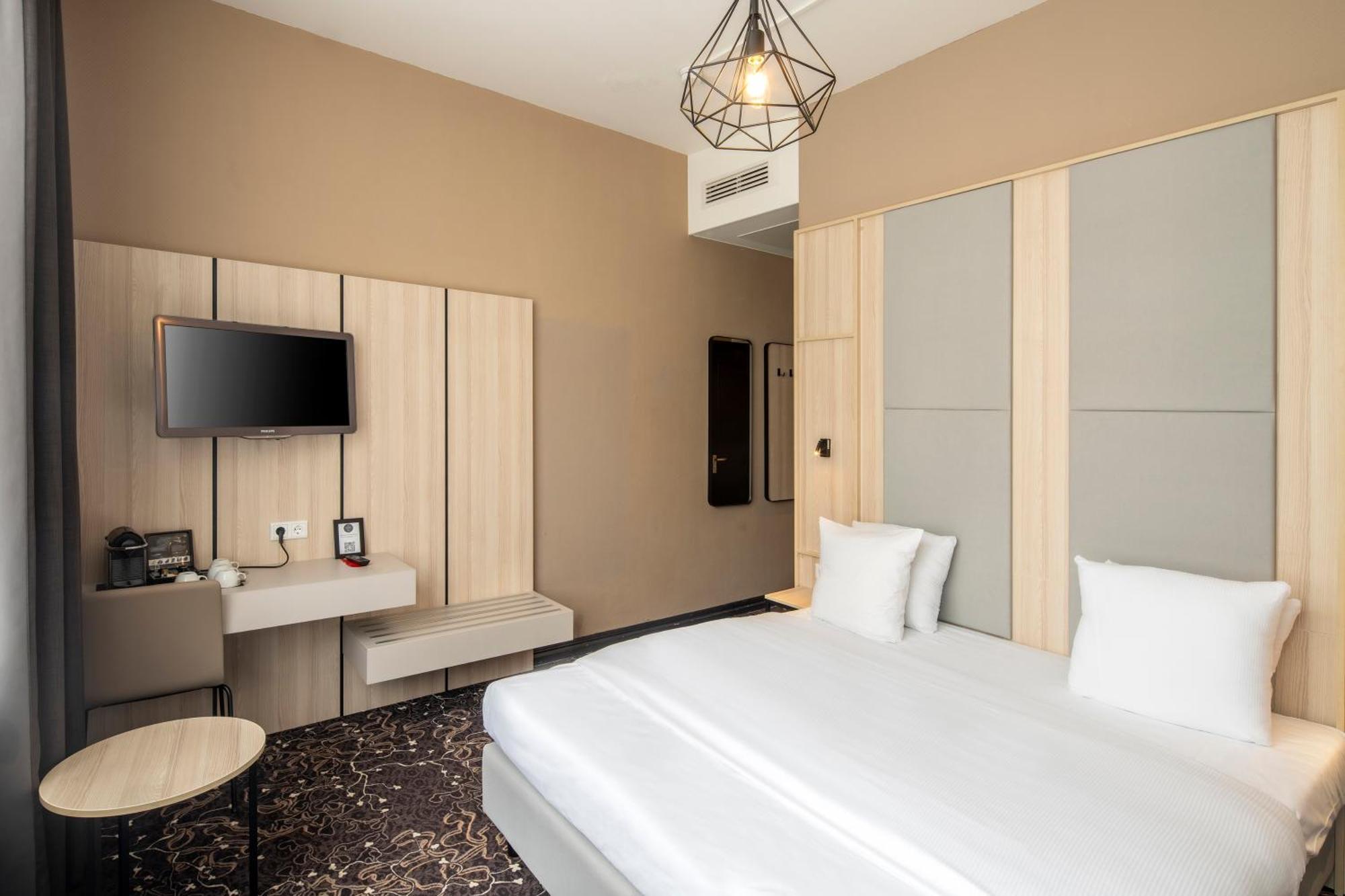 The Alfred Khách sạn 3*
