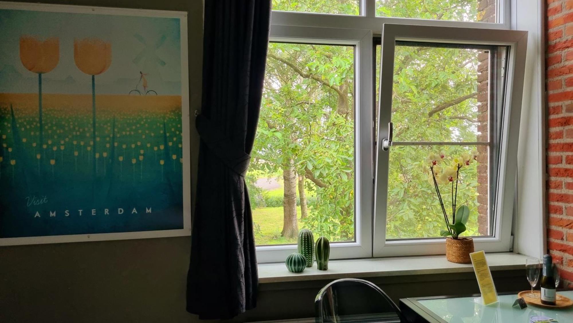 Farmer , Bed, Bike And Breakfast In 2* Amsterdam