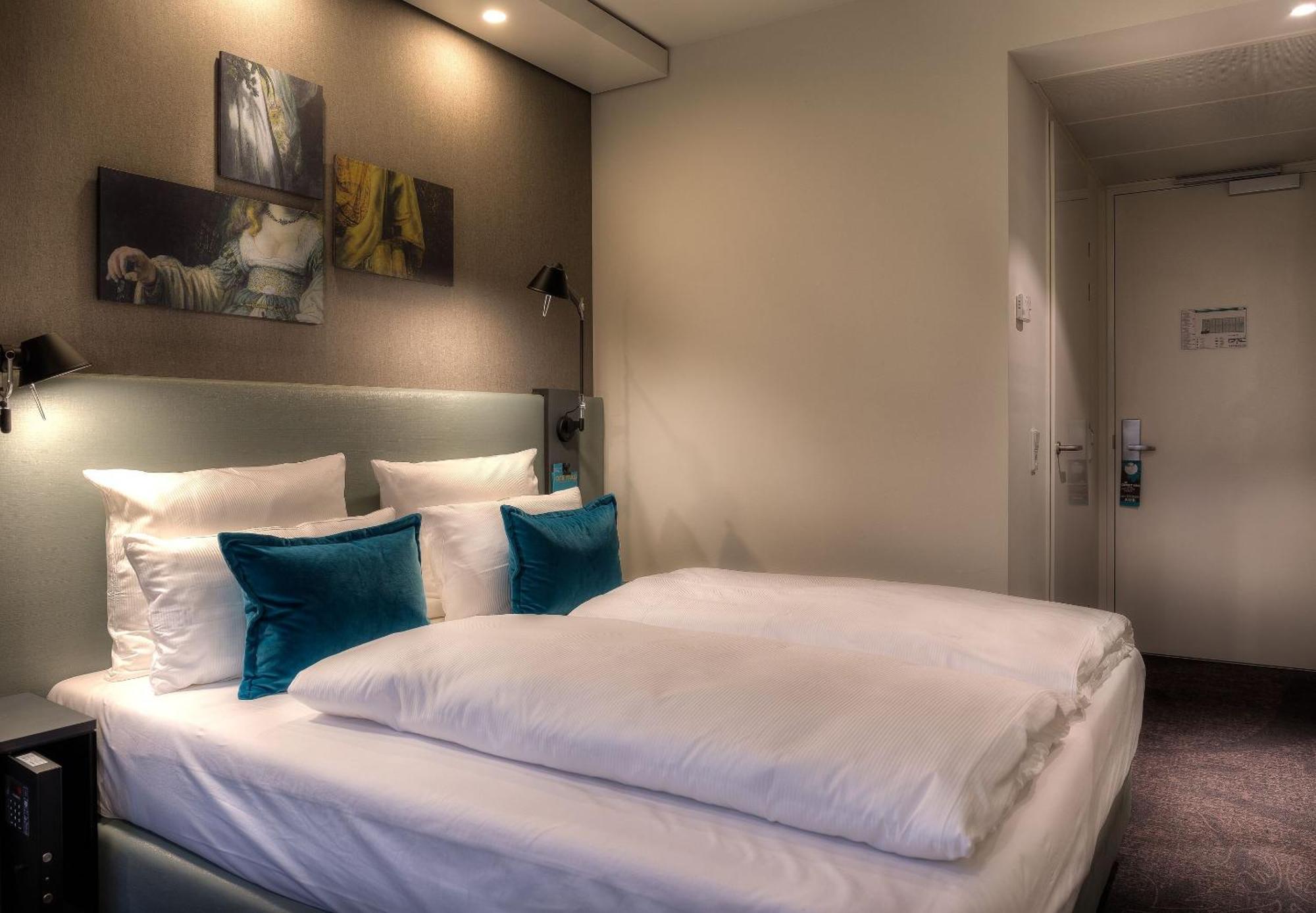 Hotel One Amsterdam-waterlooplein 3*