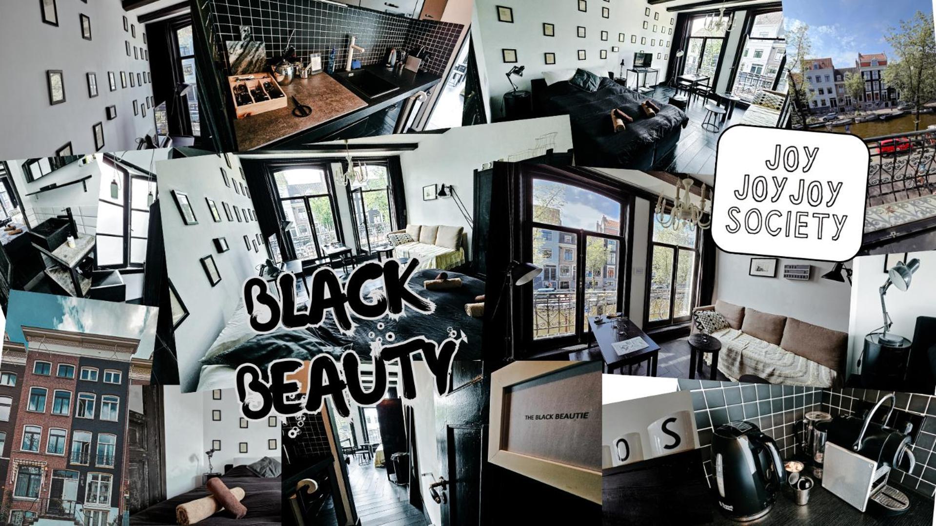 The Black Beauty Private With Canal View From 1799 Acomodação com café da manhã  Amesterdão