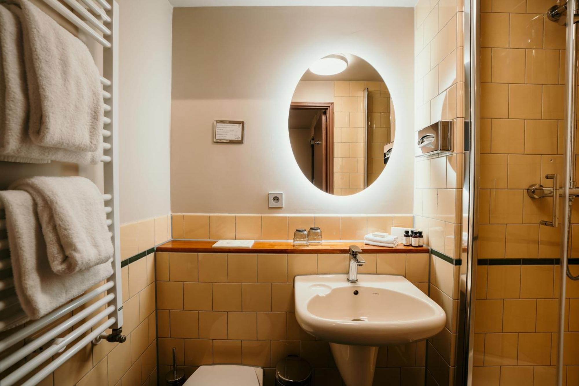 Omega Hotel 3*