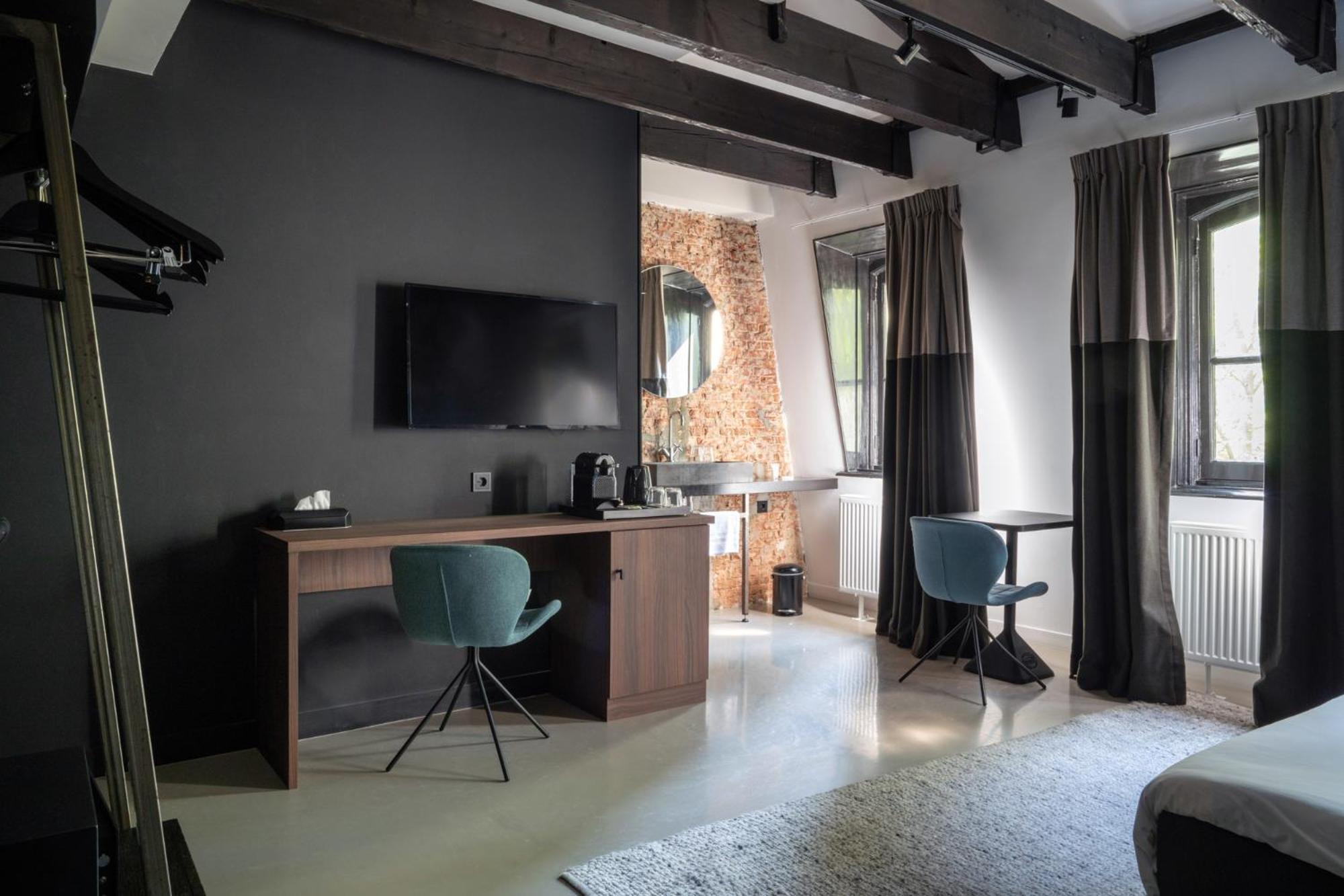 Boutique Oosteinde 3*