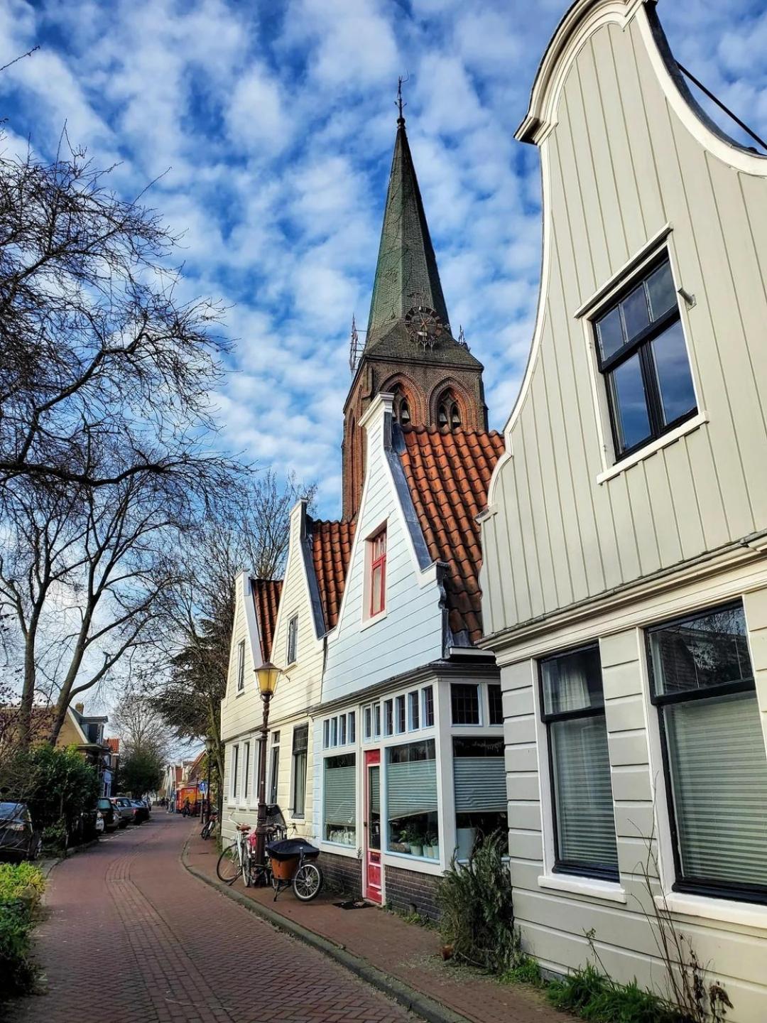 Apartment House With Parkside View Amsterdam