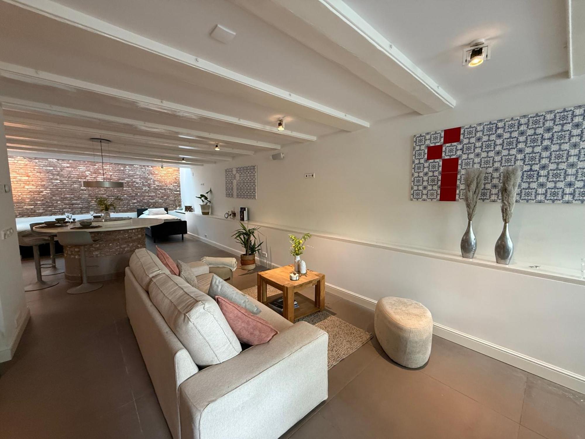 Appartement Elegant Canal-side In Heart Of *