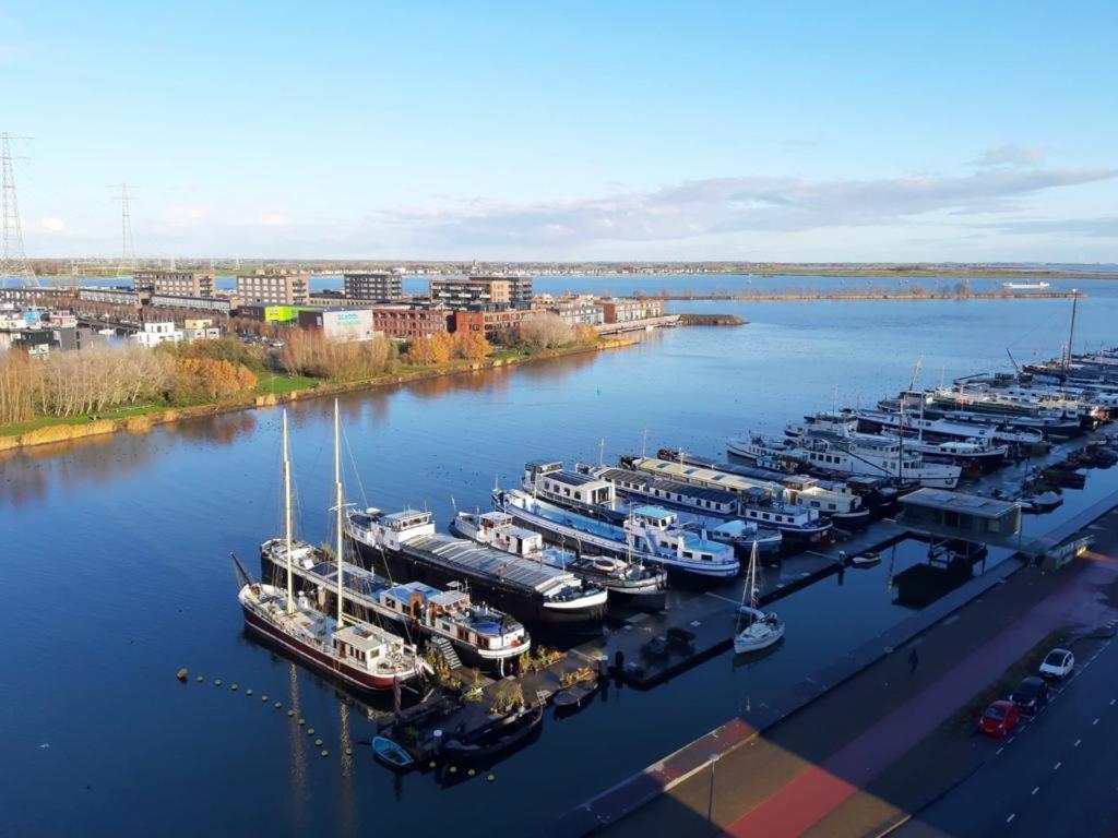 Charmante Kapiteinshut Op Historisch Schip De Hoop Bed & Breakfast Amsterdam
