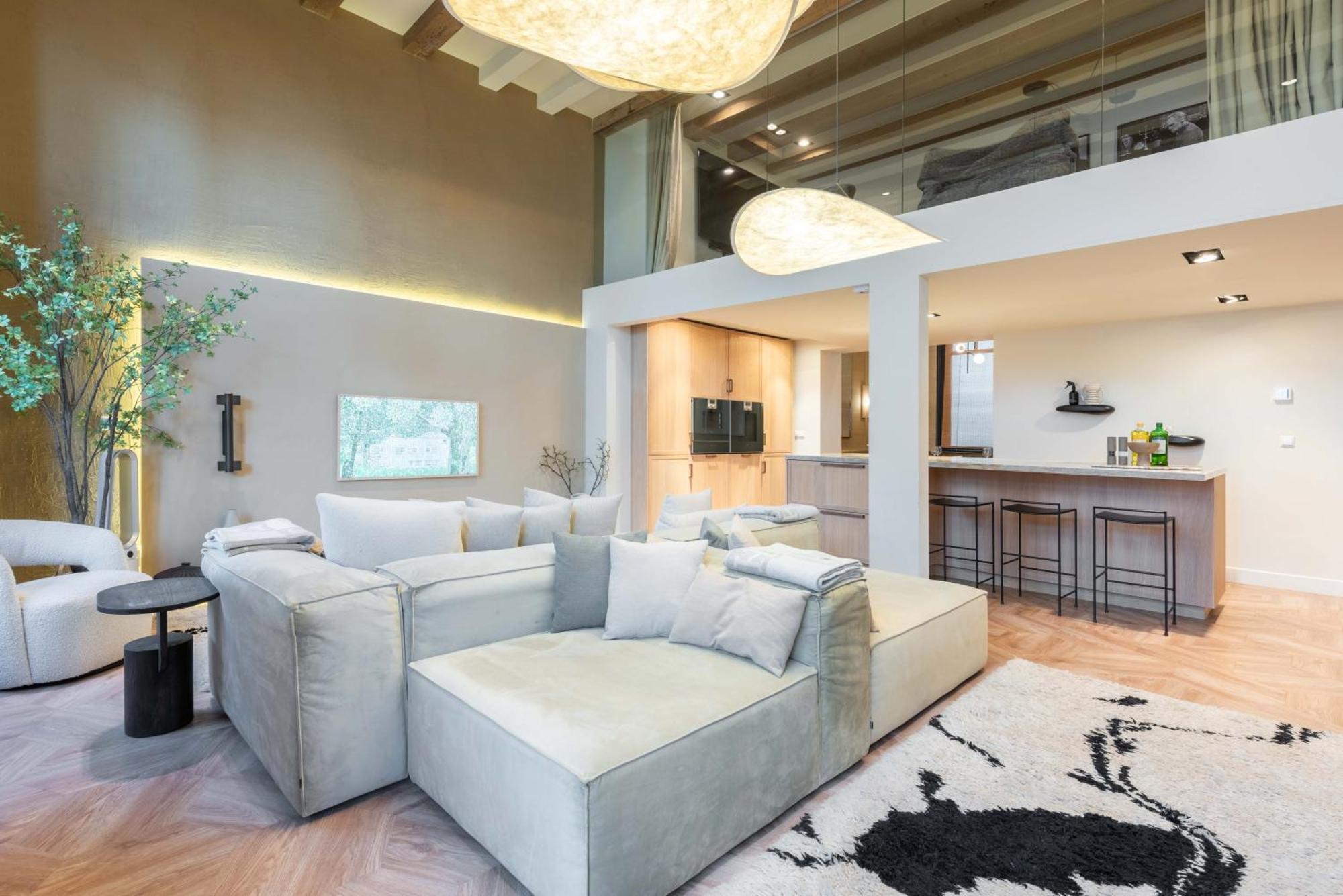 Newly Renovated Luxurious 200 Sqm Loft In Centre Appartement *