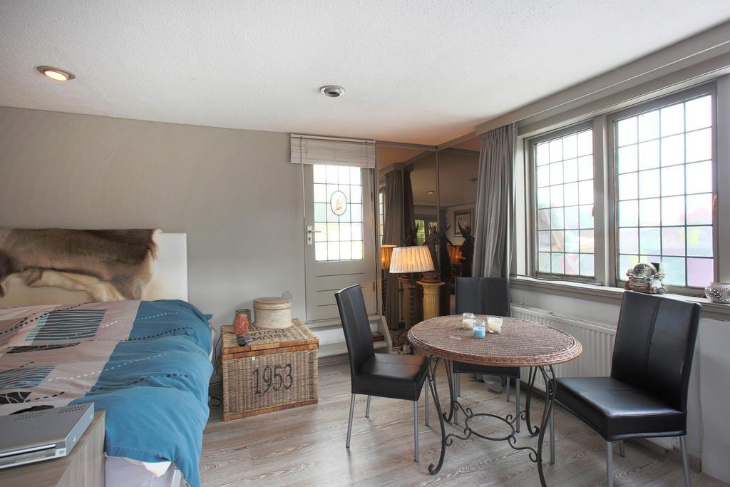 Nieuwpoortkade Houseboat - Canalview Ams Ở trọ Amsterdam