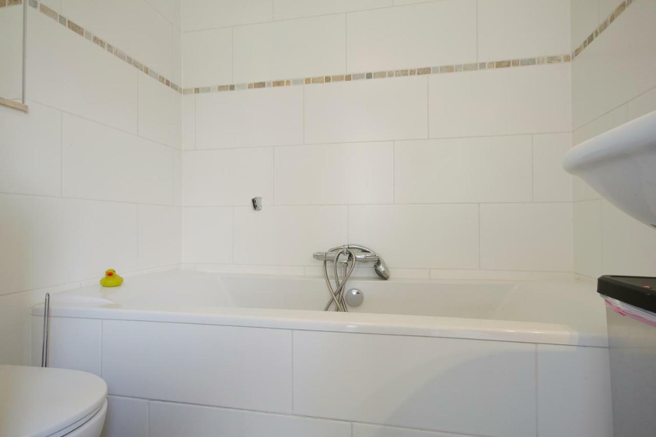 Johan's B&b, Dakterras & Goedkoop Parkeren - Sinds 2014 Homestay Amsterdam