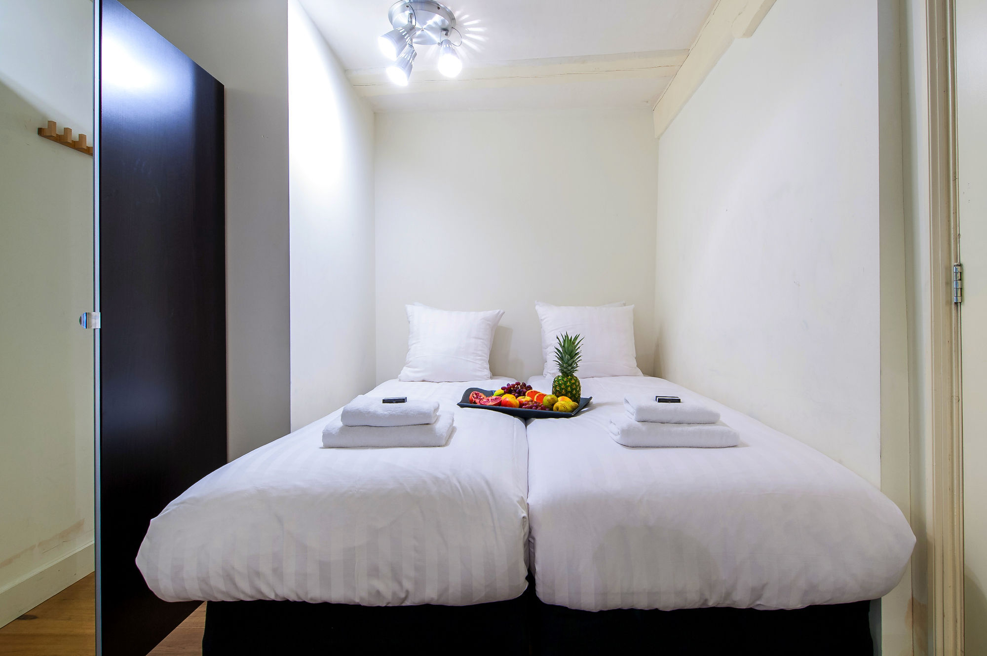 Centre Harbour Khách sạn hẻo lánh 3*