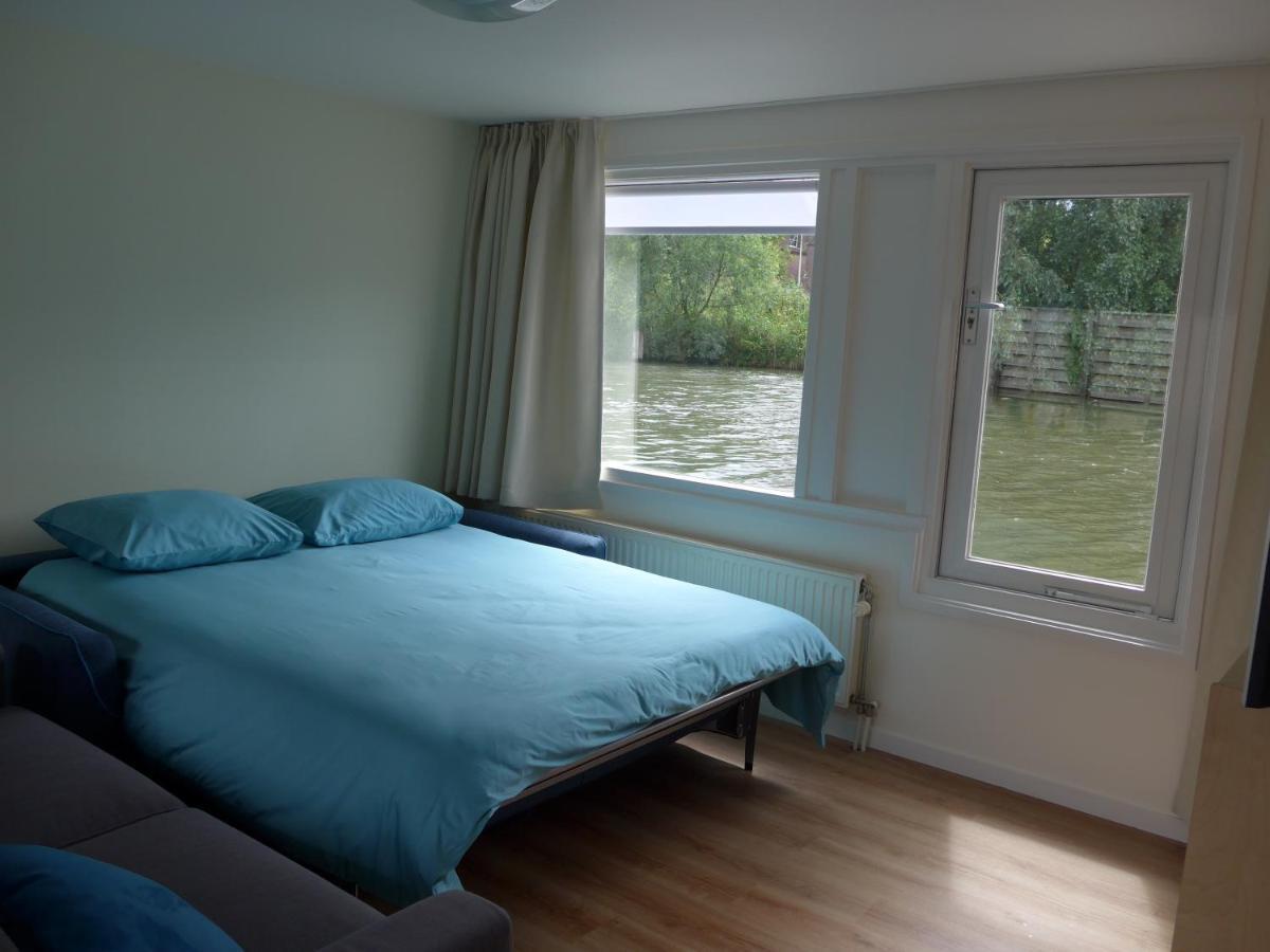 Houseboat In The Center, 5 Min Walk To Tropical Museum, Free Wifi! Amesterdão