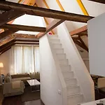 Rembrandtplein Bed & Breakfast