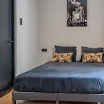 Hotel 83