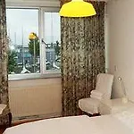 Ijplein Bed And Breakfast