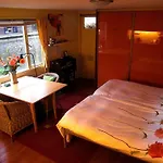Phildutch Houseboat Amsterdam Bed And Breakfast