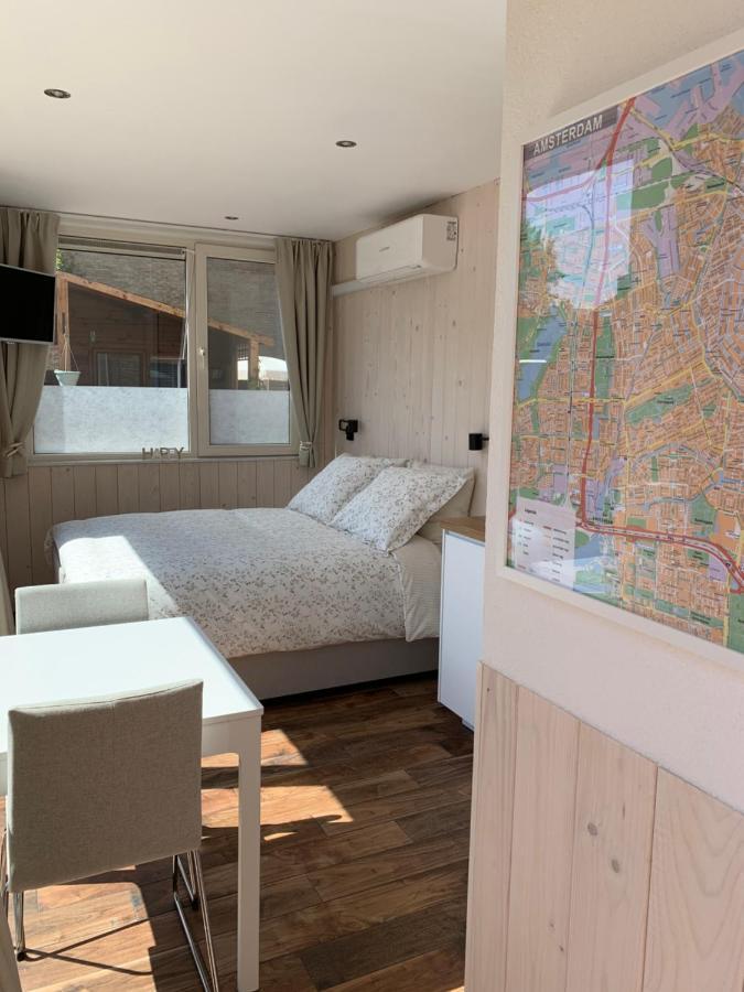 Bed & Breakfast Diemerplein 2*