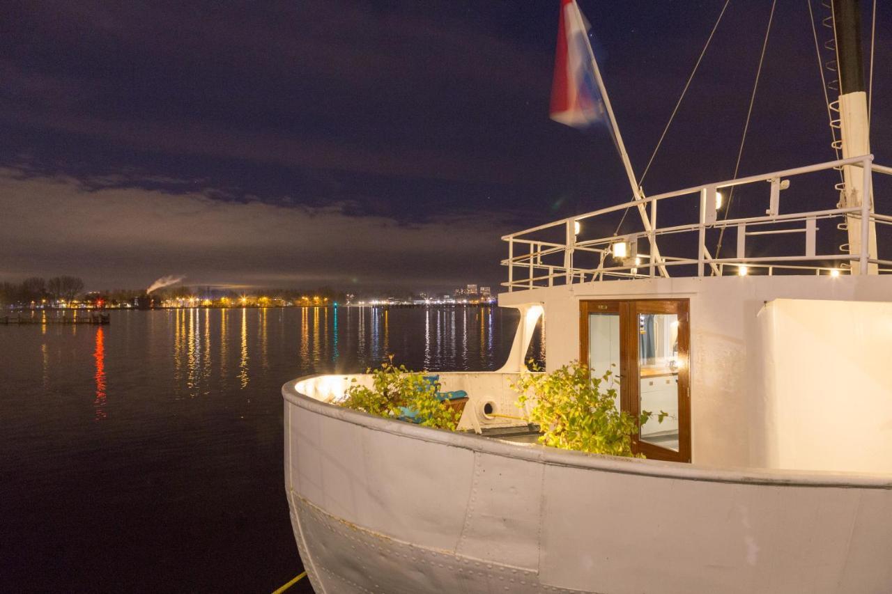 M/s Svalbard * Amsterdam