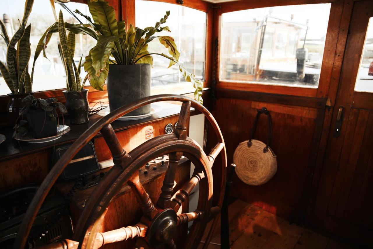 Botel Captain Pippi; Amsterdam's Finest Houseboat *