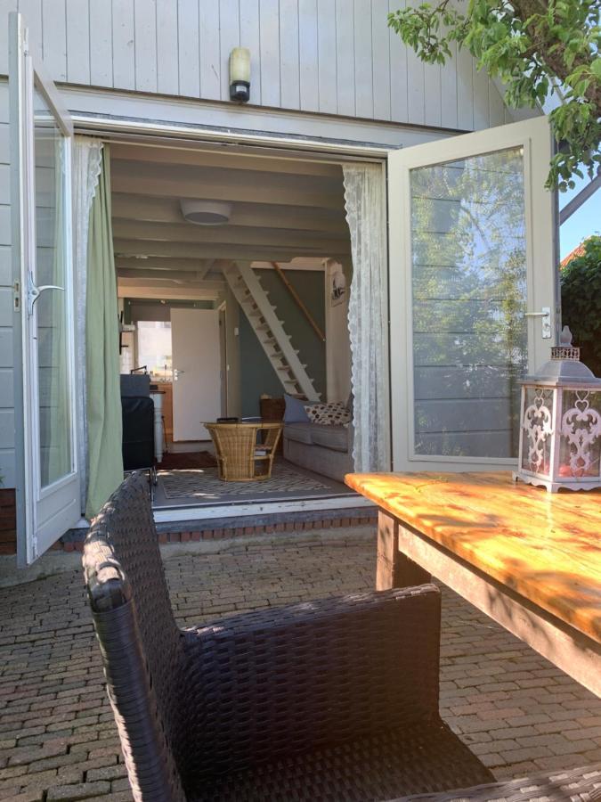 Casa de férias Very In Durgerdam, With Private Garden, Free Parking, Pets Allowed *