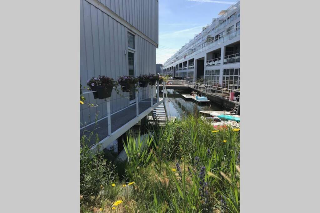 Large And Cosy House On The Water: Free Parking Amesterdão