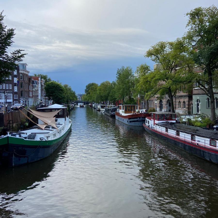 Houseboat Bonnie Bed & Breakfast *