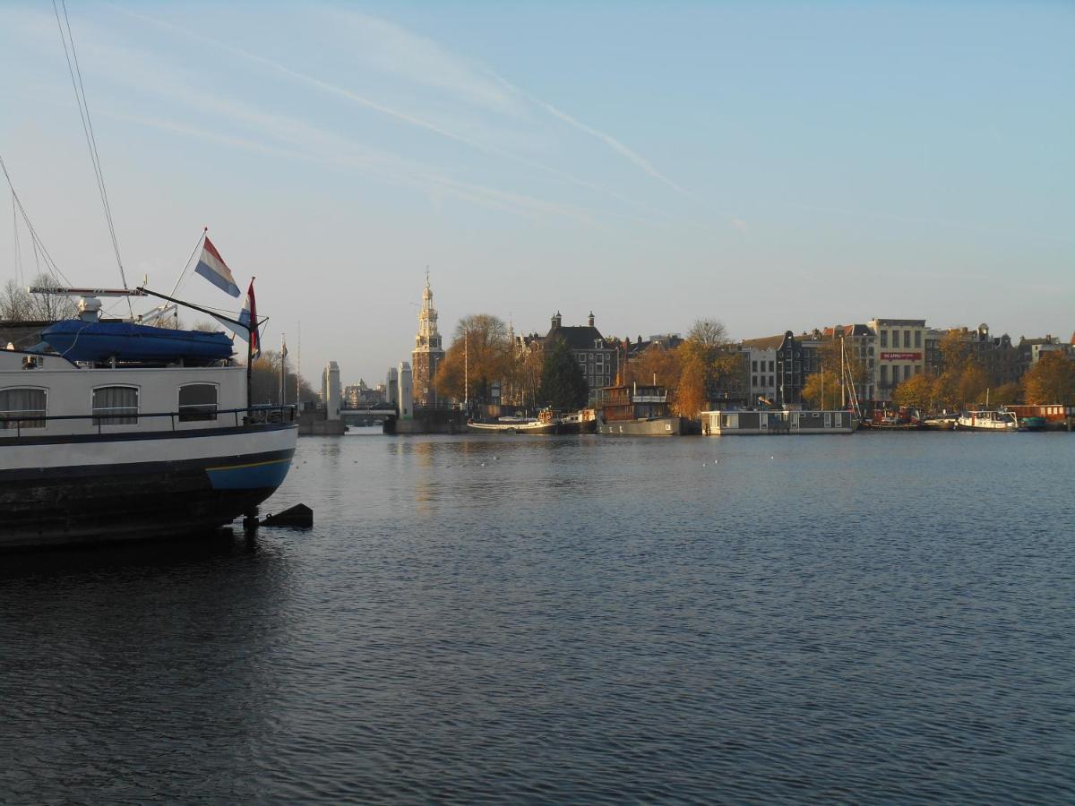 Khách sạn Hotelboat Iris *